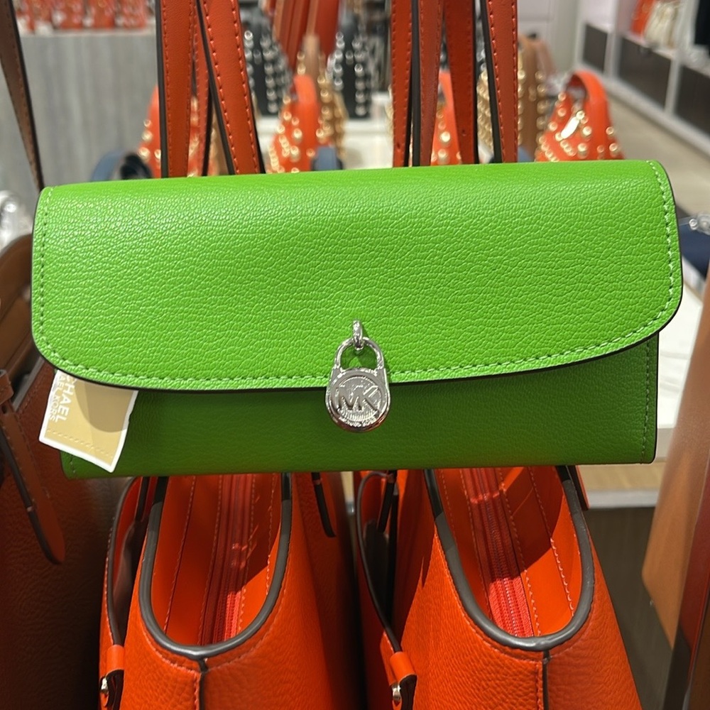 Michael Kors Hamilton Large Leather Flap Continental Wallet
Jungle Green 
NWT - Picture 8 of 16